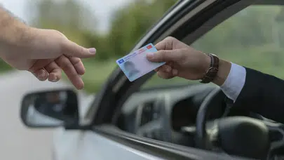 Eski tip ehliyetler 31 Ekim 2025’te geçersiz olacak: Yenileme ücreti 7 bin lirayı bulacak