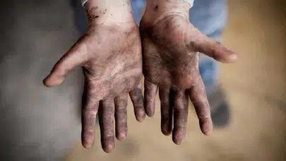 Tekirdağ’da 16 yaşındaki çocuk işçi çalıştığı fabrikada tenekedeki ateşle ısınmaya çalışırken yanarak öldü!