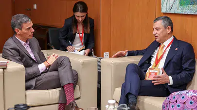 CHP lideri Özgür Özel, Madrid’de İspanya Başbakanı Pedro Sanchez ile bir araya geldi