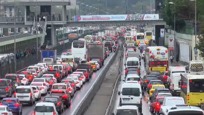 İstanbul’da yoğun yağış trafiği felç etti
