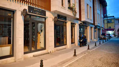 Cağaloğlu Kitapçılar Sokağı açılıyor