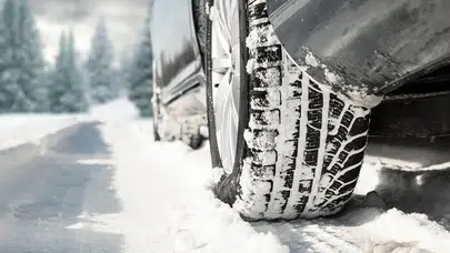 Kış lastiği fiyatlarında yüzde 30 artış: Süre daraldı, kuyruklar çoğaldı