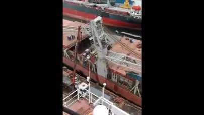 Tuzla Tersaneler Bölgesi’nde gemi yan yattı: 1 ölü, çok sayıda işçi denize düştü