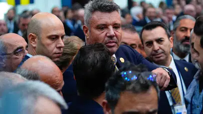 Fenerbahçe Yüksek Divan Kurulu toplantısında Aziz Yıldırım ile Hamdi Akın arasında tartışma