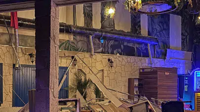 Bornova’da eğlence mekanında tavan çöktü: 6 yaralı