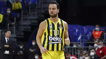 Fenerbahçe Basketbol kaptanı Melih Mahmutoğlu’nun ehliyetine alkollü araç kullanımı nedeniyle el konuldu