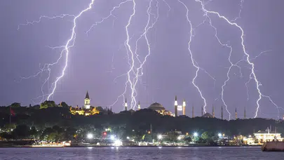 Meteoroloji uyardı: Hava sıcaklıkları düşüyor, Marmara ve Karadeniz’de sağanak bekleniyor