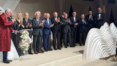 İstanbulspor Başkanı Ecmel Sarıalioğlu’nun oğlunun nikahı ünlüler geçidine döndü