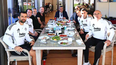 Beşiktaş Başkanı Serdal Adalı, Fenerbahçe derbisi öncesi futbol takımıyla moral yemeğinde buluştu