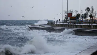 İstanbul Valiliği 'fırtına' için saat vererek uyardı