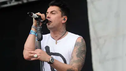 Çocuk istismarından hüküm giyen rock grubu solisti hapiste öldürüldü