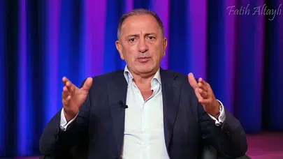 Hapiste olan gazeteci Fatih Altaylı yorumlarına ara verdiğini “Bize biraz müsaade” diyerek duyurdu
