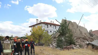 Ankara'da deprem riski nedeniyle tahliye edilen bina çöktü