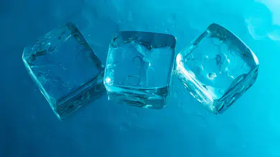 Bilim insanları oda sıcaklığında erimeyen yeni buz türü geliştirdi