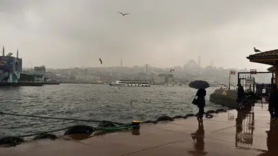 AKOM'dan İstanbul için kuvvetli sağanak yağış uyarısı: Saat verildi!