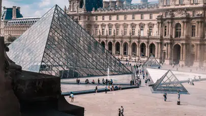 Louvre Müzesi soygununda 5 yeni şüpheli gözaltına alındı