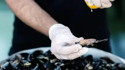 Midye ve kumpir tehlike mi saçıyor? Uzmanlardan zehirlenme uyarısı