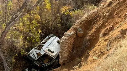 Konya'da öğrenci servisi uçuruma yuvarlandı: 3'ü ağır 13 öğrenci yaralı