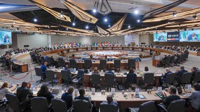 G20 bildirisi ilk günde kabul edildi: ABD zirveyi boykot etti, liderlerden dünyaya kritik mesajlar