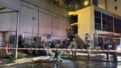 Esenyurt’ta elektrikli araç şarjdayken patladı: Araç küle döndü