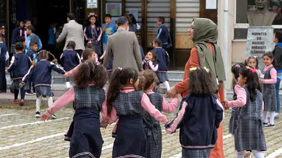 Milli Eğitim Bakanı Yusuf Tekin açıkladı: Okullarda ara tatil kalkıyor mu?