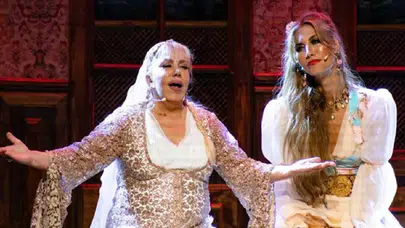 “Yedi Kocalı Hürmüz” müzikalinden telefonla çıkarılan Mine Koşan'dan bomba hamle