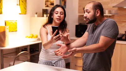 İlişkilerde en büyük düşman: Kıskançlık! İşte yenmenin yolları