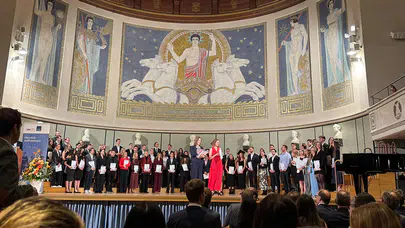 LMU Münih’te Mezuniyet Töreni: Üç Türk öğrenci de diplomalarını aldı