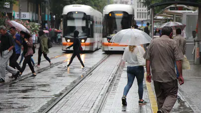 Meteoroloji'den 5 bölge için sağanak yağış uyarısı: Saat bilgisi duyuruldu!