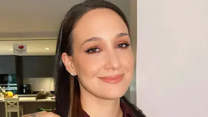 Gupse Özay’dan nostalji paylaşımı: Liseli haline beğeni yağdı