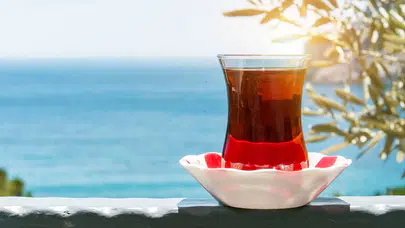 Düzenli çay tüketimi yaşlı kadınlarda kemik sağlığını destekliyor