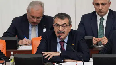 Tekin’den “Kürtçe düşmanlığı” iddialarına net yanıt: Talep olursa atama yaparız