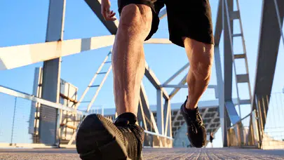 Kalabalıkta bile yavaşlamayanlar: Uzmanlara göre bu yürüyüş tarzı kişiliği ele veriyor