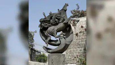 Şam’daki tarihi kiliseden Papa hediyesi bakır heykel çalındı