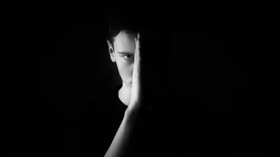 Sessiz görünüyorlar ama içleri fırtına: Karanlık yönleriyle şaşırtan burçlar