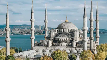 YouTube’da ezan tartışması: “Allah adına telif uyarısı” sosyal medyayı ayağa kaldırdı