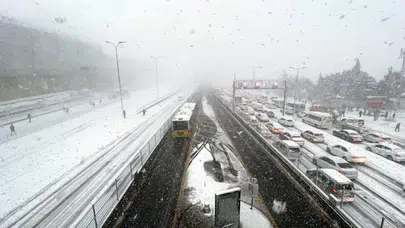 İstanbul’a kar geliyor: Sıcaklık 0 dereceye düşecek!