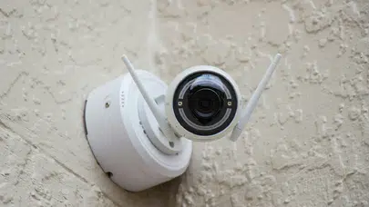 Eşini ve küçük çocuklarını istismar amaçlı kaydeden doktora 60 yıla kadar hapis cezası