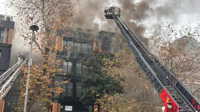 Bağdat Caddesi'ndeki 4 katlı bina yandı, kül oldu