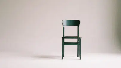 Sosyal medyada gündem olan sandalye teorisi: İlişkilerde değer görmenin sembolik dili