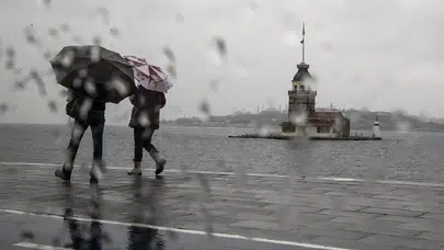 İstanbul’da hava bir anda değişiyor: AKOM’dan “şiddetli sağanak" uyarısı