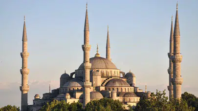 İstanbul Valiliği’nden yeni yıl kararı: Cami önlerinde satışı yasaklandı!