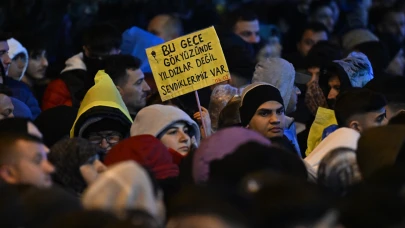 Asrın felaketi yürüyüşü: "Bu gece gökyüzünde yıldızlar değil, sevdiklerimiz var"