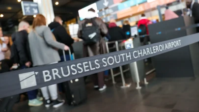 Belçika'da sosyal harcama kesintilerine karşı yapılan grev hayatı durma noktasına getirdi