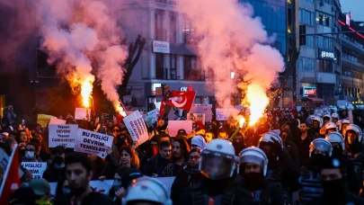 Orhan Pamuk: Olayları başlatan Erdoğan’ın gelecek seçimlerde kendisinden daha çok oy alacağı belli olan Ekrem İmamoğlu’ndan kurtulmaya karar vermiş olması ve bir bahaneyle onu hapse tıkması