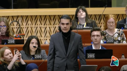 ÜniKuir’in Uluslararası İlişkiler Koordinatörü Avrupa Konseyi Yerel ve Bölgesel Yönetimler Kongresi’nde seslendi: Türkiye’de gençler artık yeter diyor!