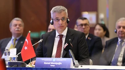 Sağlık Bakanı Memişoğlu'ndan, tepki çeken "normal doğum" pankartı hakkında açıklama