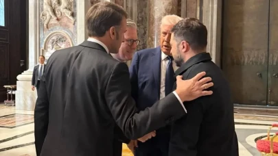 Papa Franciscus’un cenaze töreninde bir araya gelen dünya liderlerinden savaş ve barış görüşmesi