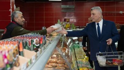 Ticaret Bakanı Bolat boykota karşı alışveriş yapmak isterken İsrail destekçisi ürün satın aldı