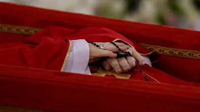 Papa Francis'in cenazesi 26 Nisan'da Aziz Petrus Meydanı'nda: Cenazeye kimler katılacak?